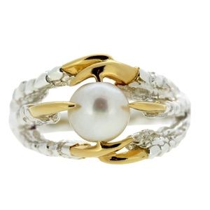 Tessa Metlcalfe the Pearl of London Ring